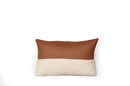 Coussin en bouclette et similicuir